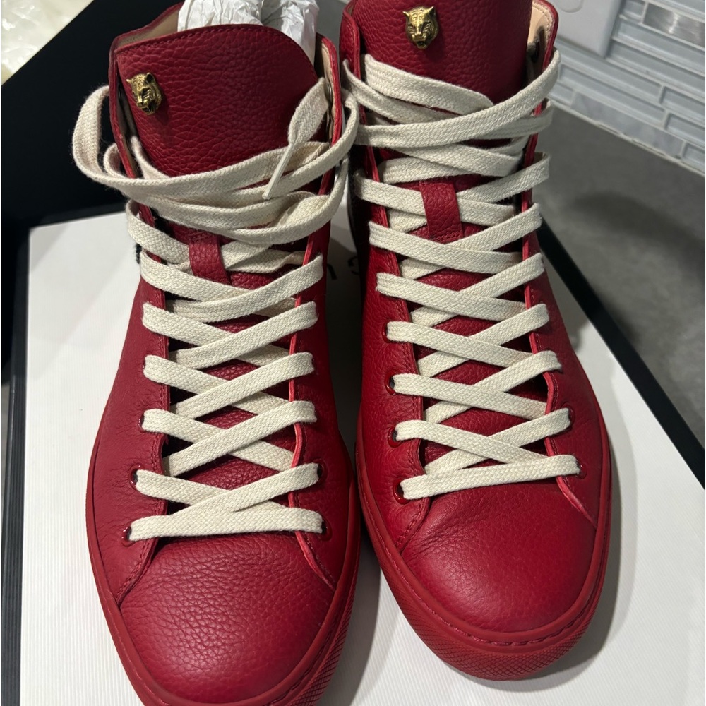 Like new Gucci sneakers m8/w9